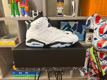 Load image into Gallery viewer, DS Jordan 6 “Reverse Oreo”
