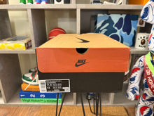 Load image into Gallery viewer, DS Nike Diamond Turf 2 Red/Gold
