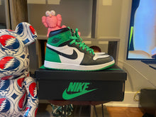 Load image into Gallery viewer, VNDS Jordan 1 “Lucky Green”
