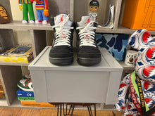 Load image into Gallery viewer, VNDS Jordan 5 “Black Metallic”
