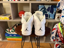 Load image into Gallery viewer, 2015 Jordan 5 “White Metallic”
