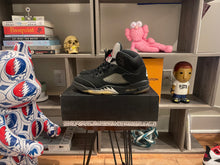 Load image into Gallery viewer, Jordan 5 “Black Metallic”
