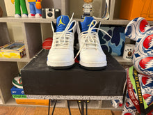 Load image into Gallery viewer, 2013 Jordan 5 “Laney”
