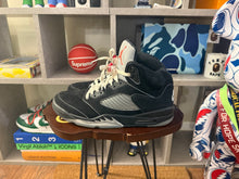 Load image into Gallery viewer, Jordan Retro 5 “Black Metallic”
