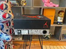 Load image into Gallery viewer, 2012 Jordan 4 “Thunder”
