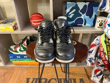 Load image into Gallery viewer, Jordan 4 “Oreo”
