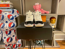Load image into Gallery viewer, 2018 Jordan 11 “Concord”
