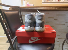Load image into Gallery viewer, Jordan 11 “Cool Grey”
