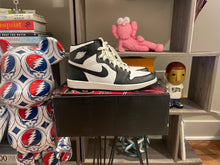 Load image into Gallery viewer, 2008 Jordan 1 CDP “White Black”
