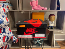 Load image into Gallery viewer, DS Jordan 1 “Satin Black Toe”
