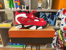 Load image into Gallery viewer, DS Nike Diamond Turf 2 Red/Gold
