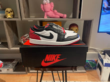 Load image into Gallery viewer, DS Jordan 1 Low “Black Toe”
