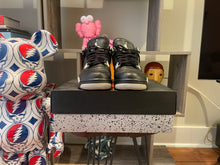 Load image into Gallery viewer, 2015 Jordan 4 “Oreo”
