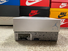 Load image into Gallery viewer, VNDS Jordan 4 “University Blue”
