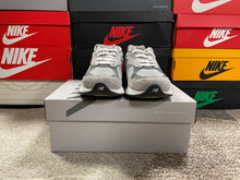 Load image into Gallery viewer, New Balance 990v3 Grey
