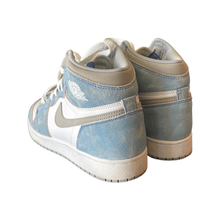 Load image into Gallery viewer, VNDS Jordan 1 "Hyper Royal"
