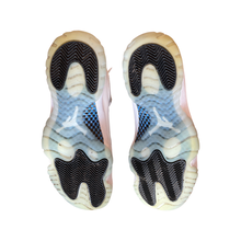 Load image into Gallery viewer, Jordan 11 Low "Legend Blue"
