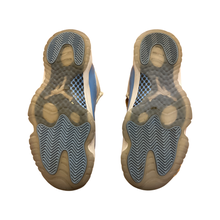 Load image into Gallery viewer, Jordan 11 Low "UNC"
