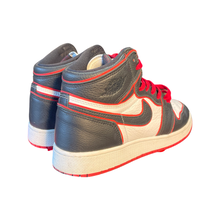 Load image into Gallery viewer, Jordan 1 "Bloodline"
