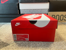 Load image into Gallery viewer, DS Nike Dunk Low “USC”
