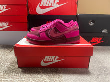 Load image into Gallery viewer, DS Nike Dunk Low “Valentine’s Day”
