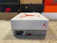 Load image into Gallery viewer, Jordan 4 “White Oreo”
