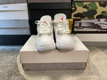 Load image into Gallery viewer, Jordan 4 “White Oreo”
