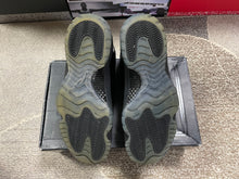 Load image into Gallery viewer, Jordan 11 “Cap and Gown”
