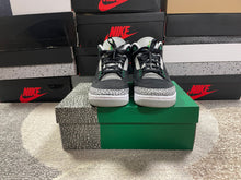 Load image into Gallery viewer, VNDS Jordan 3 “Pine Green”

