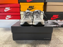 Load image into Gallery viewer, New Balance 2002R
