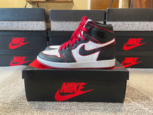 Load image into Gallery viewer, Jordan 1 “Bloodline”
