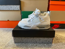Load image into Gallery viewer, Jordan 4 “White Oreo”
