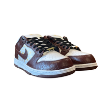 Load image into Gallery viewer, DS Nike SB Dunk Low “Supreme Barkroot Brown”
