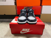 Load image into Gallery viewer, VNDS Nike Dunk Low “Georgetown”

