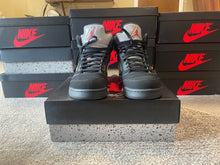 Load image into Gallery viewer, Jordan 5 “Black Metallic”
