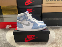 Load image into Gallery viewer, Jordan 1 “University Blue”
