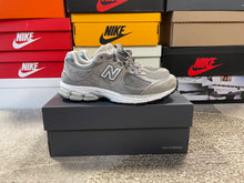 Load image into Gallery viewer, New Balance 2002R
