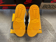 Load image into Gallery viewer, DS Jordan 1 “Taxi”
