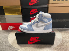 Load image into Gallery viewer, Jordan 1 “University Blue”
