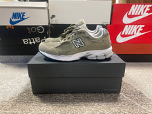 Load image into Gallery viewer, VNDS New Balance 2002R “Olive”
