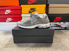 Load image into Gallery viewer, New Balance 2002R
