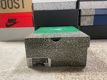 Load image into Gallery viewer, VNDS Jordan 3 "Pine Green"
