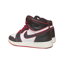 Load image into Gallery viewer, Jordan 1 “Bloodline”
