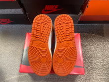 Load image into Gallery viewer, DS Jordan 1 “Starfish”
