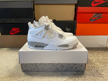 Load image into Gallery viewer, Jordan 4 “White Oreo”
