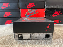Load image into Gallery viewer, Jordan 4 “Thunder”
