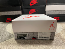 Load image into Gallery viewer, Jordan 4 “White Oreo”
