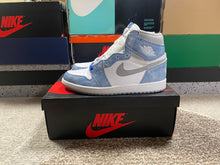 Load image into Gallery viewer, DS Jordan 1 “Hyper Royal”
