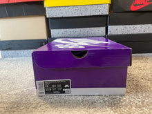 Load image into Gallery viewer, DS Nike SB “Supreme”
