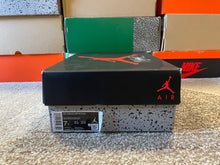 Load image into Gallery viewer, Jordan 4 “White Oreo”
